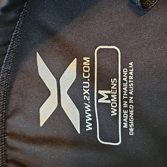 2XU Black Compression Leggings with Reflective Accents - Picture 3 of 6